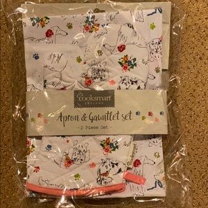 Apron and pot holder set. Dog print